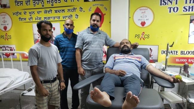 कैंप लगाकर अब तक जुटाया 100 यूनिट रक्त