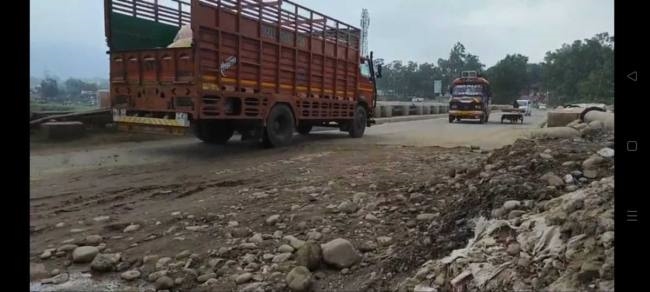 क्षतिग्रस्त अप्रोच रोड की मरम्मत के बाद बिरमा पुल पर यातायात बहाल