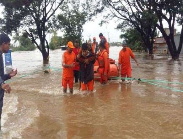 Maharashtra FLOOD News: महाराष्ट्र में भयंकर तबाही, 207 लोगों की गई जान 11 लापता; देवेंद्र फडणवीस बाढ़ग्रस्त क्षेत्रों के दौरे पर