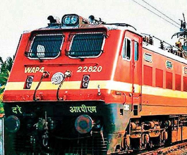 घोघा-लैलख के बीच असामाजिक तत्वों ने मालगाड़ी को बनाया निशाना, बाल-बाल बचे लोको पायलट