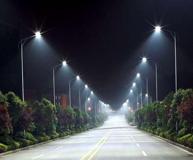 Smart City Pryagraj: अब स्ट्रीट लाइट्स आन-आफ करने का झंझट नहीं, ICCC से कंट्रोल होंगी