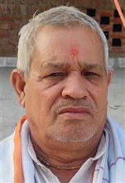 साहब, बस अड्डा नहीं तो बस क्यू शेल्टर ही बनवा दो