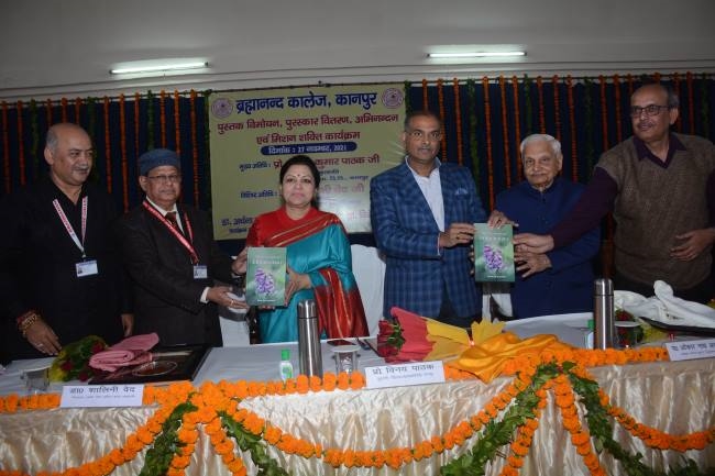 कुलपति से 13 महाविद्यालयों के प्राचार्यों को सम्मान