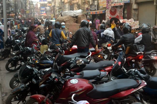 शहर में चौतरफा ट्रैफिक जाम से जूझते रहे शहरवासी