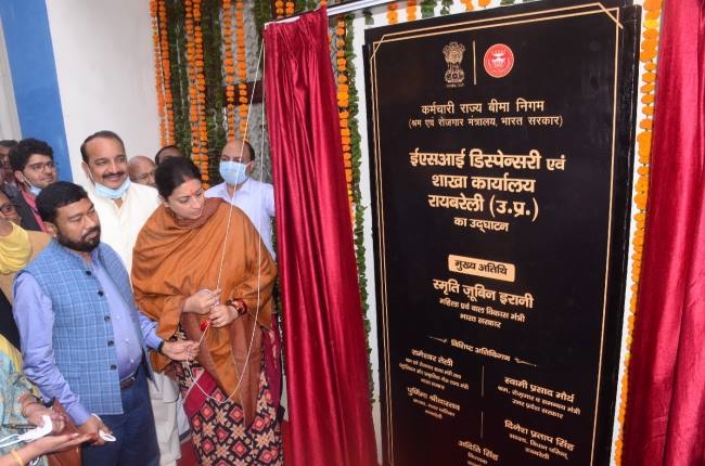 जो शौचालय नहीं बना पाए, वो यूपी बनाने की बात करते हैं: स्मृति