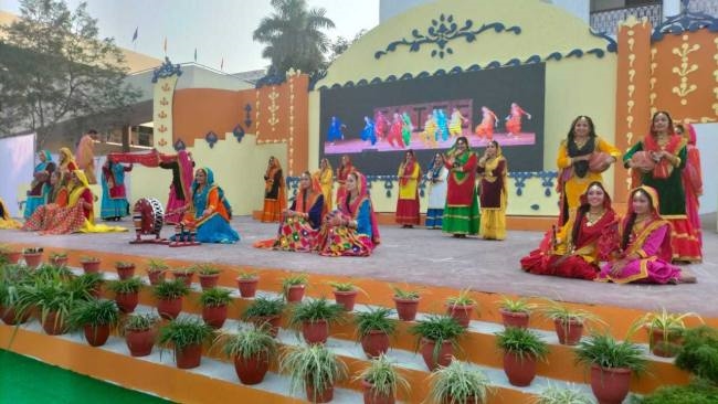 मेधावी विद्यार्थियों को किया सम्मानित