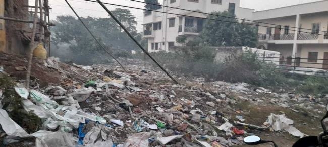 पांच दिन से हड़ताल पर सफाईकर्मी