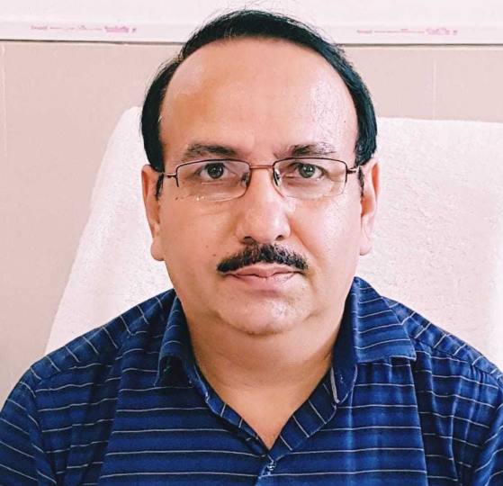 कोरोना से बचाव के लिए टीकाकरण और सावधानी बरतने की जरूरत