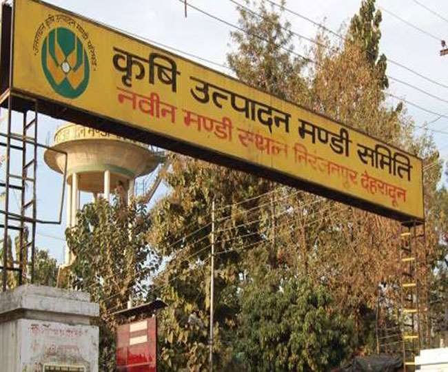 देहरादून: निरंजनपुर मंडी में कोविड गाइडलाइन के उल्लंघन पर सख्ती, निगरानी के साथ कार्रवाई भी
