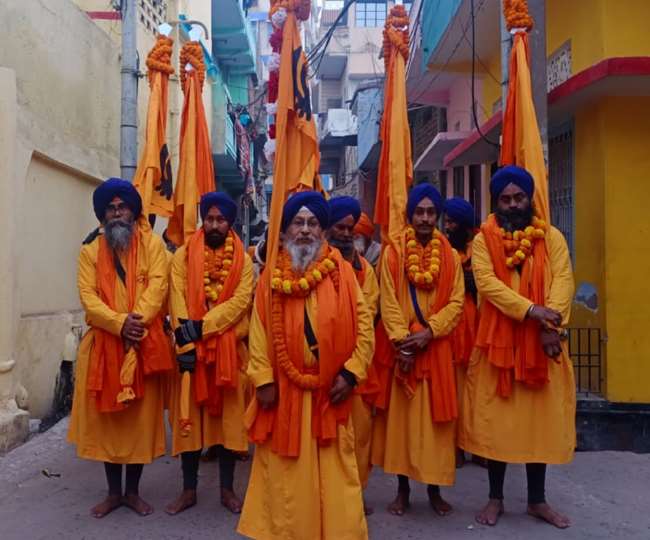 मत्था टेकने को बड़ी संख्या में जुट रहे श्रद्धालु, गुरुघर से टेंट सिटी तक गूंज रहा जी आयां नूं