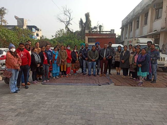 कच्चे एनएचएम कर्मचारियों व नर्सिंग स्टाफ का धरना जारी