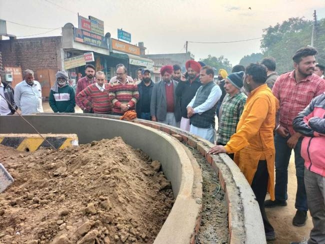 विधायक नागरा ने भगत नामदेव जी चौक के निर्माण कार्य का लिया जायजा