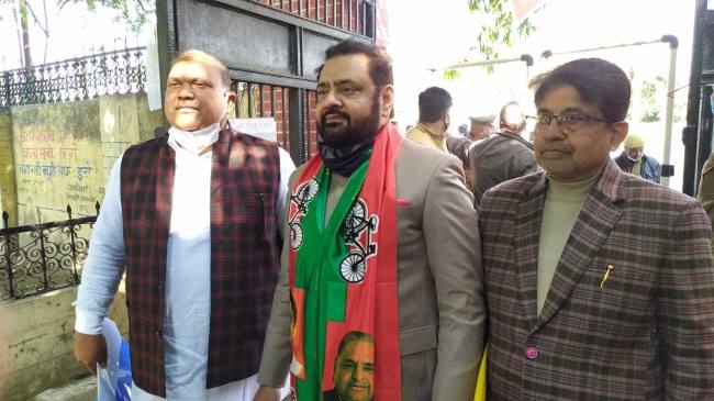 सपा, बसपा, कांग्रेस समेत 54 प्रत्याशियों ने कराया नामांकन