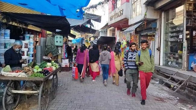 कठुआ में दोपहर दो बजे से साप्ताहिक पाबंदी का एलान, शाम तक खुलीं दुकानें
