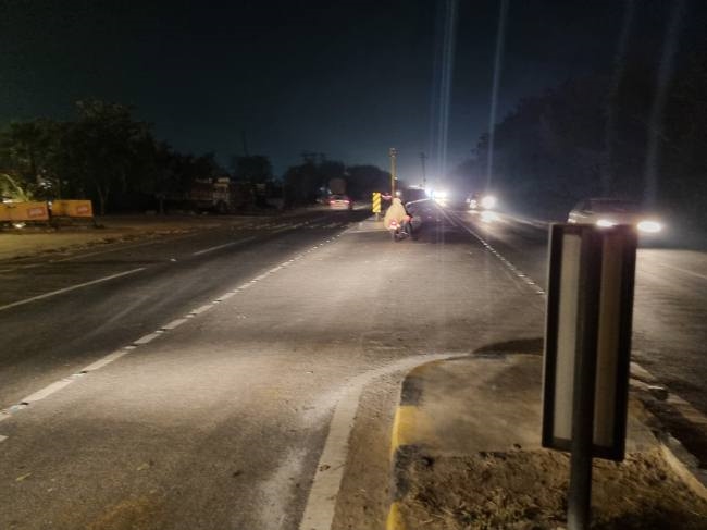 वाहन चालक को यू-टर्न पर नहीं दिखाई देता कट का संकेतक