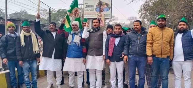 बंद के समर्थन में उतरे राजद नेता, सड़क को किया जाम