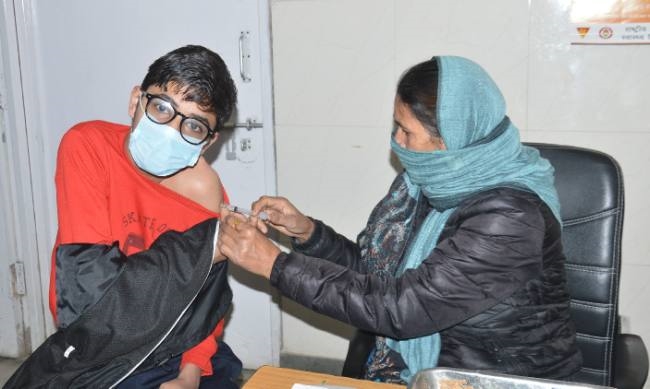 13 चिकित्सकों सहित पीजीआइ के 25 हेल्थ वर्कर संक्रमित