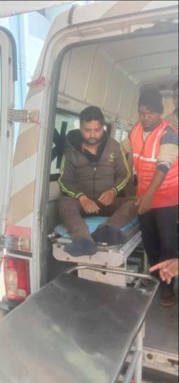तेज रफ्तार हाइवा की चपेट में आया स्कूटी सवार घायल