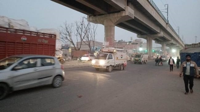 वीकेंड कर्फ्यू और दुकानों का आड-ईवन हटा तो दिल्ली में जाने वाले वाहन बढ़े