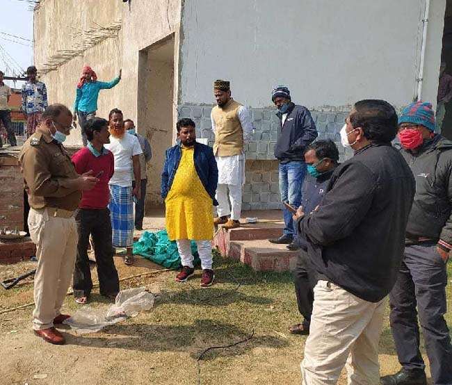 सीओ ने रोका मस्जिद में चल रहा निर्माण कार्य