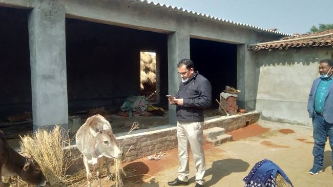 योजनाओं में अनियमितता, कर्मियों पर लगा हजार-हजार का आर्थिक दंड