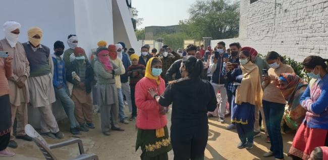 नुक्कड़ नाटकों से लोगों को वैक्सीनेशन के लिए किया जा रहा प्रेरित