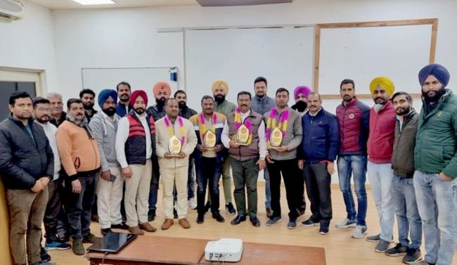 एसडीओ बने अभियंताओं को जेई एसोसिएशन ने किया सम्मानित