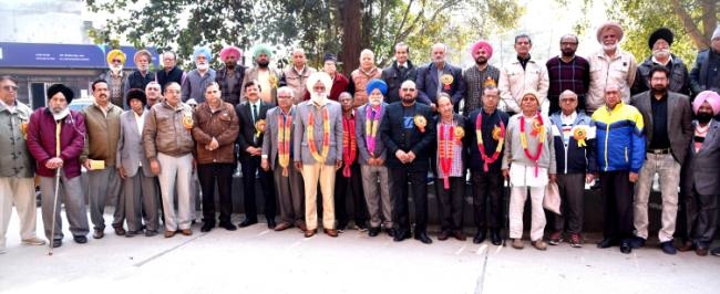 जनवरी में जन्म लेने वाले पेंशनर्स सम्मानित