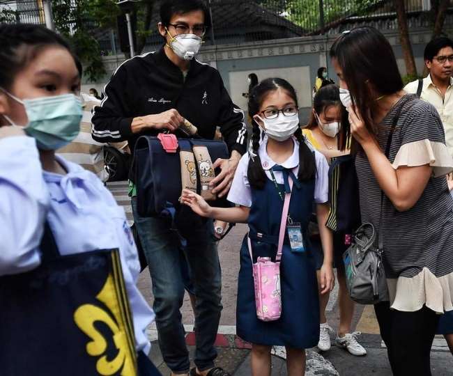 थमने लगी कोरोना की रफ्तार तो खुलने लगे School, जानें किन राज्यों ने स्कूलों को खोलने का लिया फैसला
