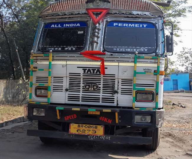 Dhanbad: अवैध डीपू में छापेमारी कर सीआइएसएफ ने कोयला लदा पकड़ा ट्रक...