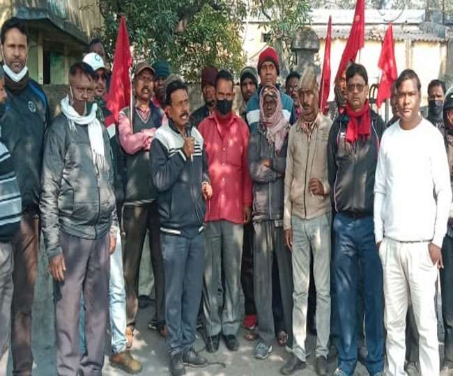 जयरामपुर कोलियरी कार्यालय पर बीसीकेयू का प्रदर्शन, प्रबंधन को दी चेतावनी