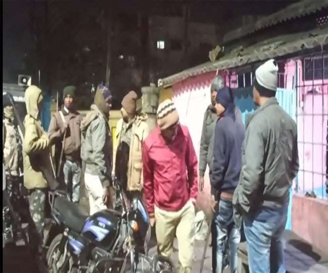 झरिया थाना पुलिस ने देर रात होटल में की छापेमारी, अवैध शराब बरामद