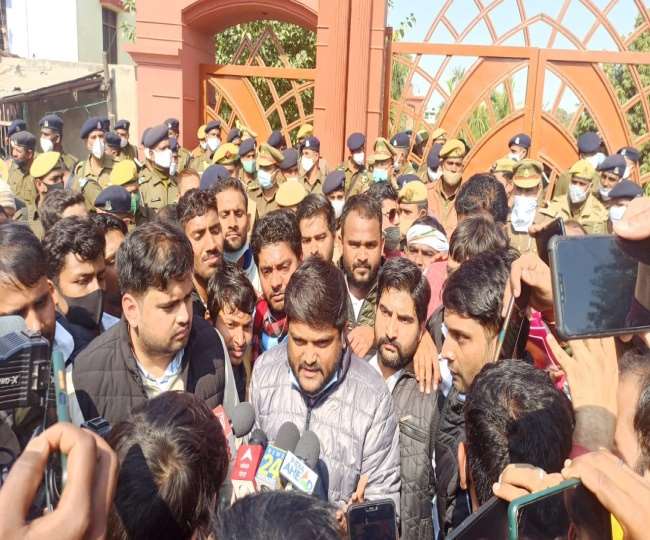 कांग्रेस नेता हार्दिक पटेल प्रयागराज में छात्रों से नहीं कर सके संवाद, सरकार को किया टारगेट