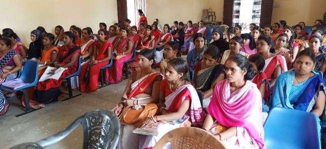 बिना वेतन के सालों से काम कर रही पोषण सखियां, नौकरी जाने का भी डर