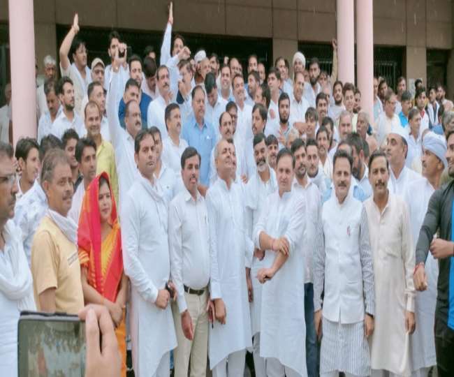 UP Election 2022: भाजपा कार्यकर्ता की टिप्पणी से भड़के रालोद कार्यकर्ता, पुलिस ने कराया शांत