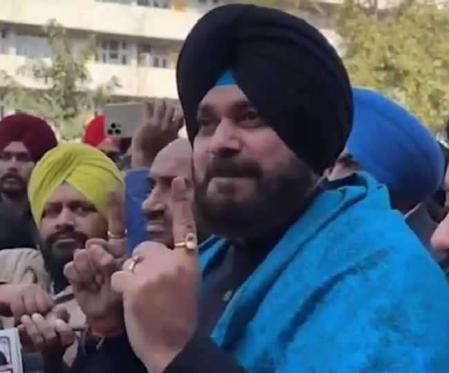 Punjab Election 2022: बहन के आरोपों पर नवजोत सिंह सिद्धू की सफाई, मां को कब्र से निकालकर ले आई