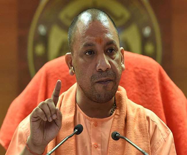 साधुओं की हत्या पर सियासत के बाद CM कार्यालय का जवाब- महाराष्ट्र संभालें, यूपी की चिंता न करें