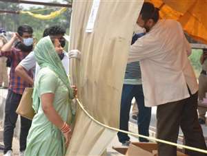 कोरोना जांच से बचने को पहले ही उतर रहे यात्री