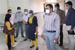 ईएसआइसी अस्पताल में अव्यवस्था देख भड़कीं डीएम