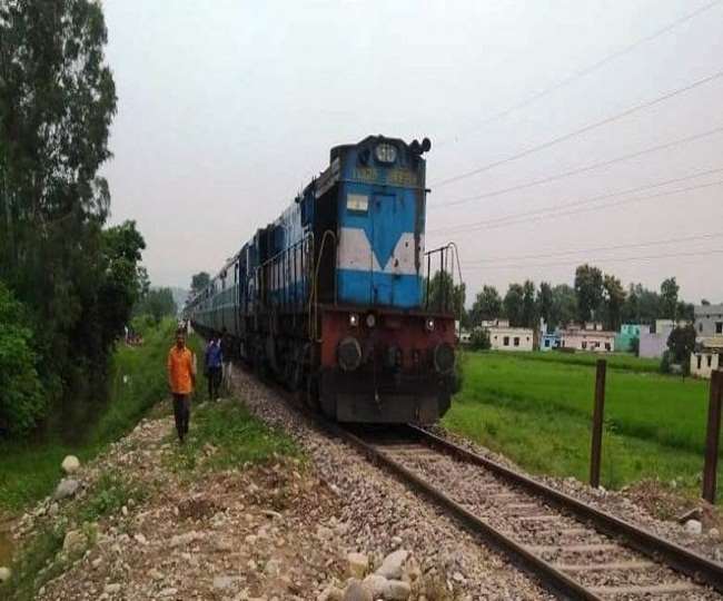 कोरोना के चलते यात्री घटे तो पूर्वोत्तर रेलवे ने निरस्त की 20 ट्रेनें