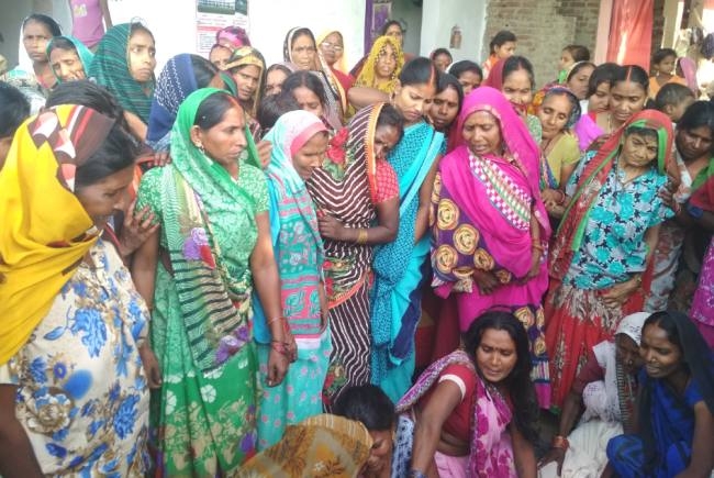 पिकअप पलटने से दो की मौत, नौ घायल