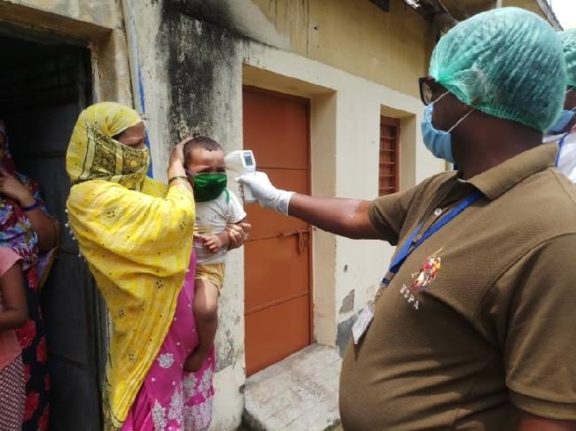 सुकूडीह गांव में बीडीओ, सीओ, पुलिस अधिकारी व स्वास्थ्य विभाग की टीम तैनात