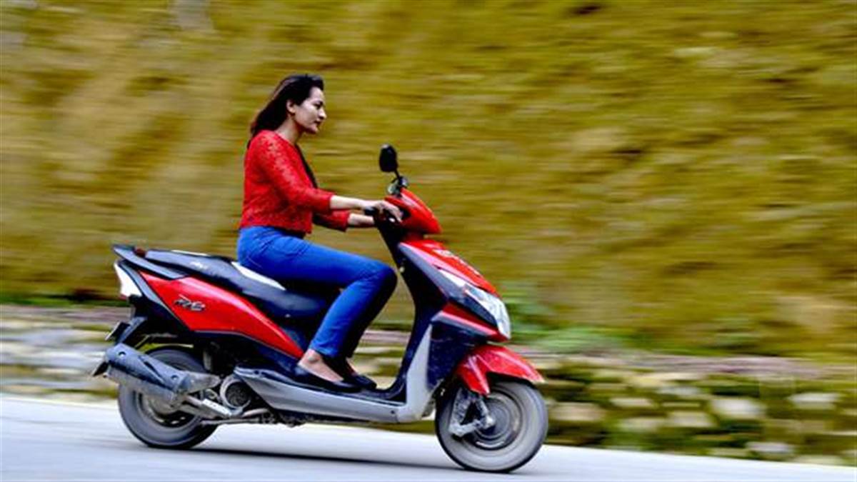 EV Care Tips: इन टिप्स की मदद से फर्राटे भरेगा आपका इलेक्ट्रिक स्कूटर, जानें क्या हैं रेंज बढ़ाने के आसान उपाय