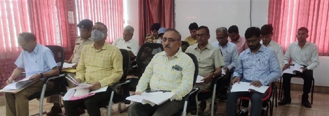 स्कूलों में अभियान चलाकर छात्र-छात्राओं को सड़क सुरक्षा के प्रति जागरूक करें