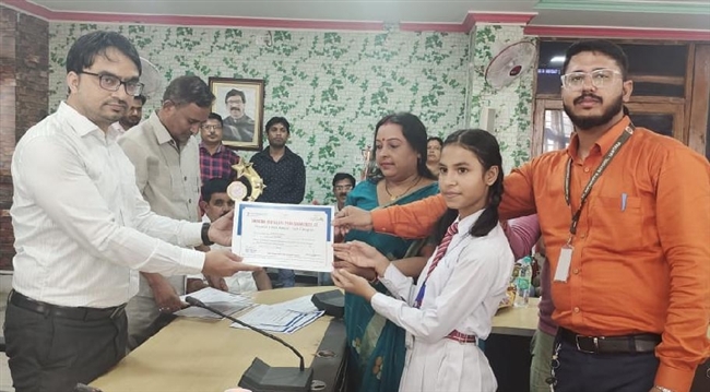 कला के क्षेत्र में उत्कृष्ट प्रदर्शन करने वाले चार विद्यार्थी सम्मानित
