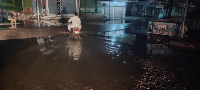 महम में सड़कों पर बने गहरे गड्ढे, हो सकते हैं जानलेवा
