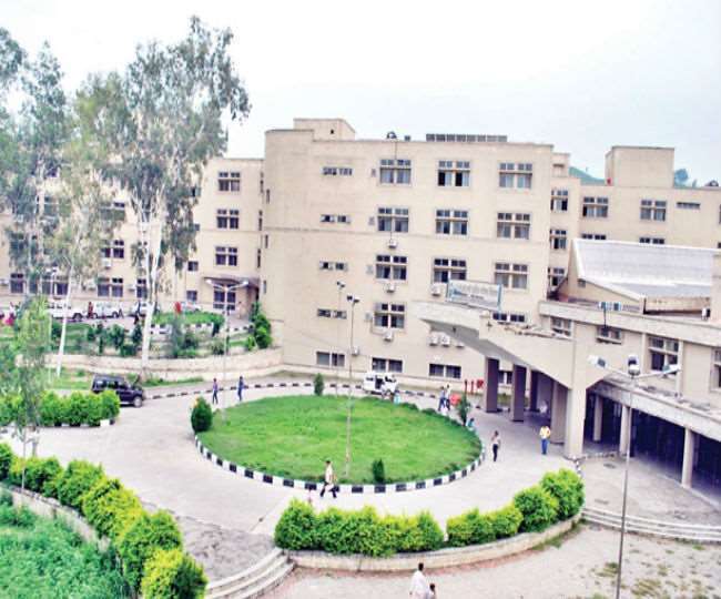 टांडा नाम का बड़ा अस्पताल, सीटी स्कैन तक की नहीं सुविधा, भूस्खलन से घायल को नहीं मिला उपचार