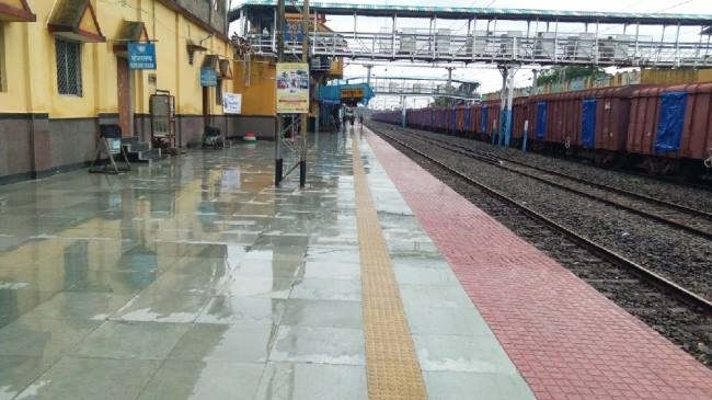 कई ट्रेनें रद, मधुपुर स्टेशन पर पसरा सन्नाटा