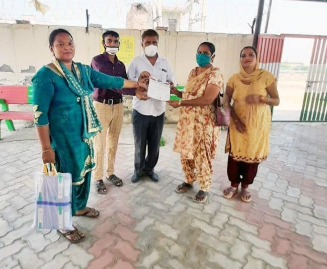 पौधारोपण कर कोरोना योद्धाओं को किया सम्मानित
