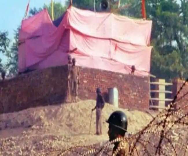 Ayodhya Structure Demolition Case: बैरीकेडिंग तोड़ कर विवादित ढांचे में पहुंचे थे कारसेवक, पांच घंटे चली थी कारसेवा